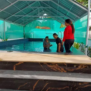 Gasthof Johnson's With Pool & Ecohouseboat
